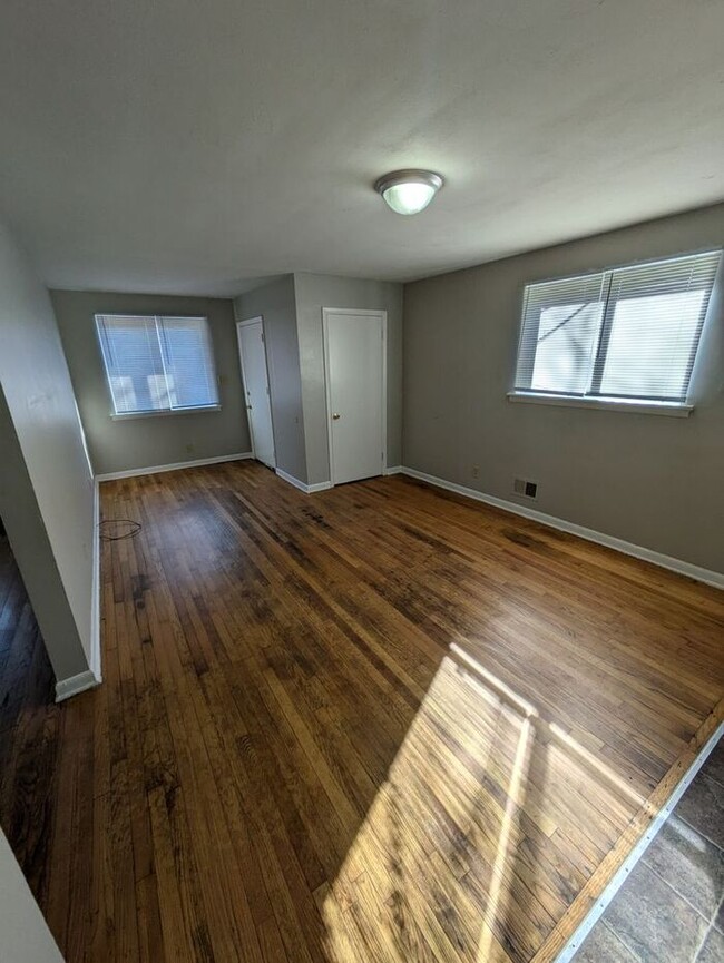 Foto del edificio - 2BD/1BA Duplex in Hickory