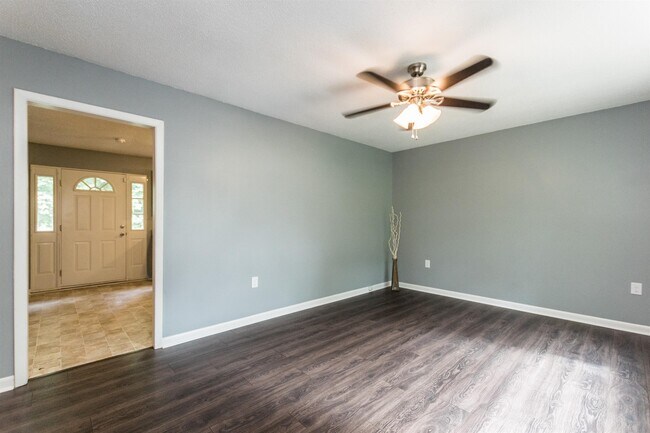 Building Photo - 211 Ln of Sir Kay