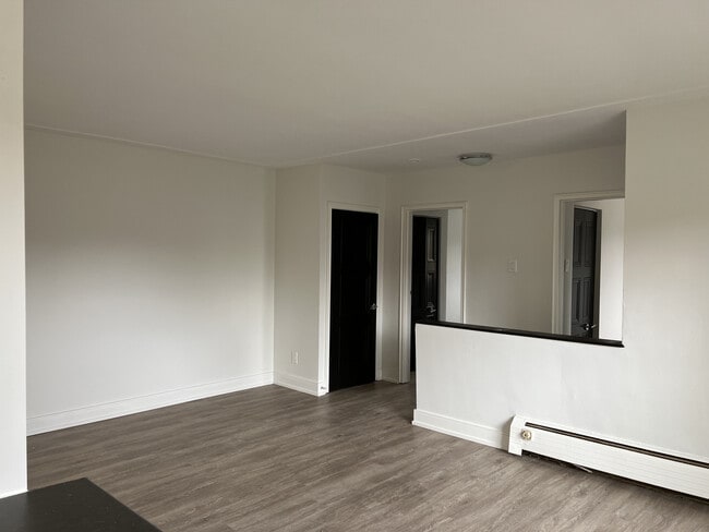 Building Photo - 784 Hughson St