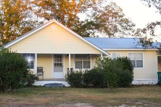 Building Photo - 3674 Veteran Rd