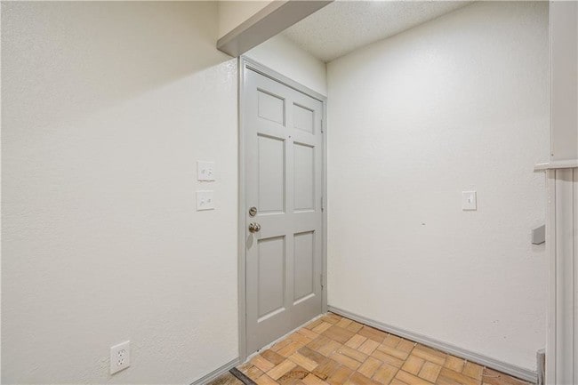 Building Photo - 10125 N Pennsylvania Ave Apt 14-B