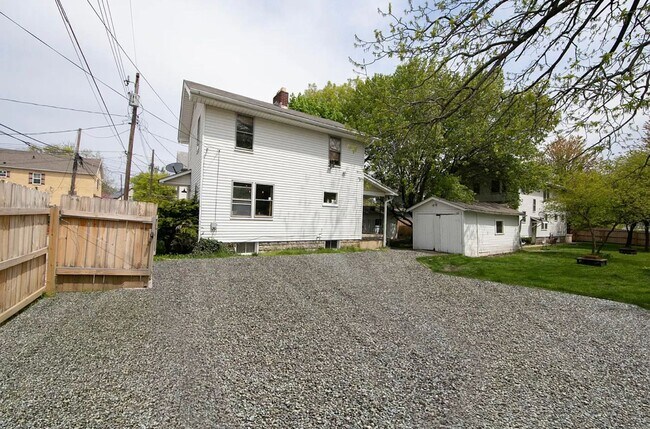Building Photo - Newly updated 2 Bedroom Home
