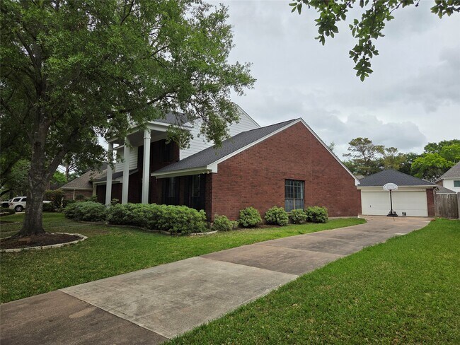 Foto del edificio - 2827 Lake Colony Dr