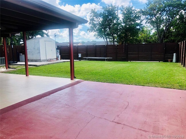 Foto del edificio - 13352 NW 2nd Terrace