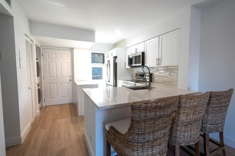 Building Photo - 2108 S Cypress Bend Dr