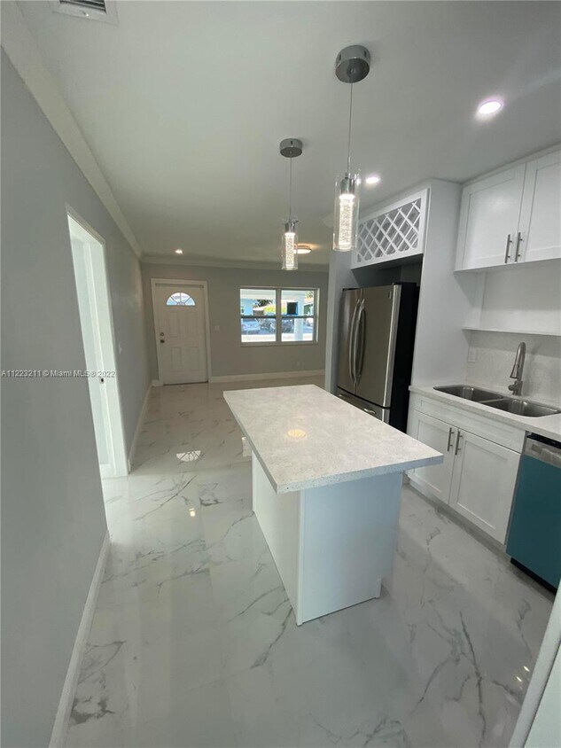 Foto del edificio - 280 NE 43rd Ct