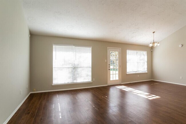 Foto del edificio - 4627 Whispering Rock Ln
