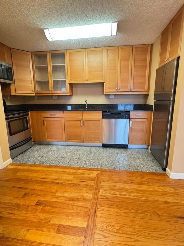 Building Photo - 184 Pequot Ave