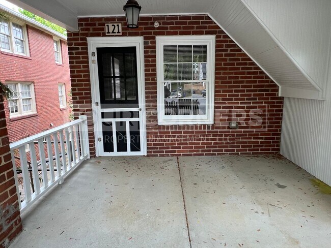 Foto del edificio - Charming 2 Bedroom 2 Bath in Historic Building