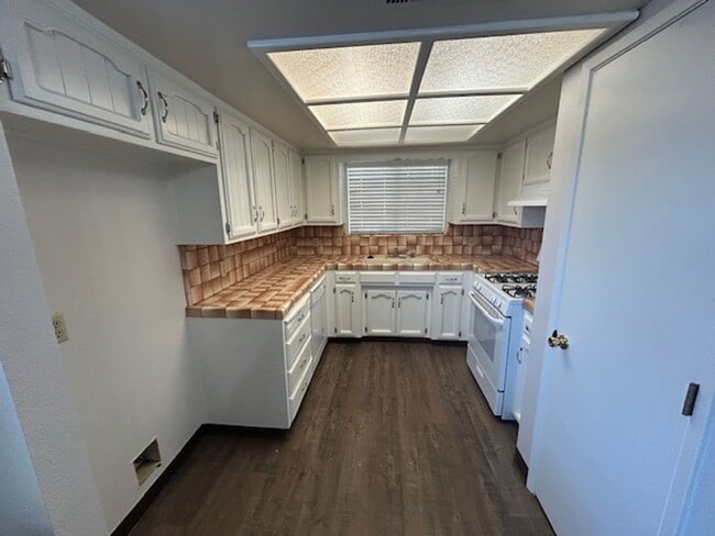 Building Photo - 3 bedroom 2 bathroom home in SW Visalia