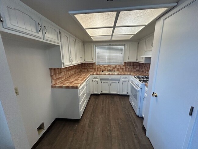 Foto del edificio - 3 bedroom 2 bathroom home in SW Visalia