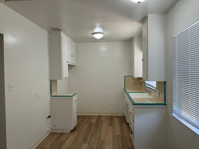 Building Photo - 2927 Peerless Ave