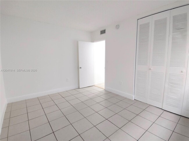 Foto del edificio - 1265 W 24th St