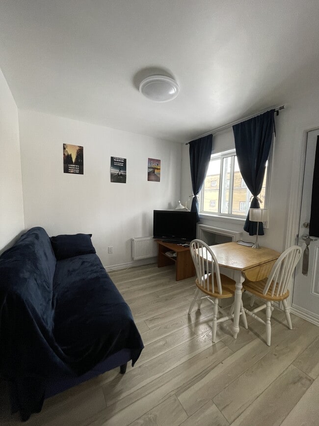 Building Photo - 630 Cummings Ave