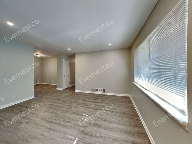 Building Photo - 3227 Hobart Dr NW