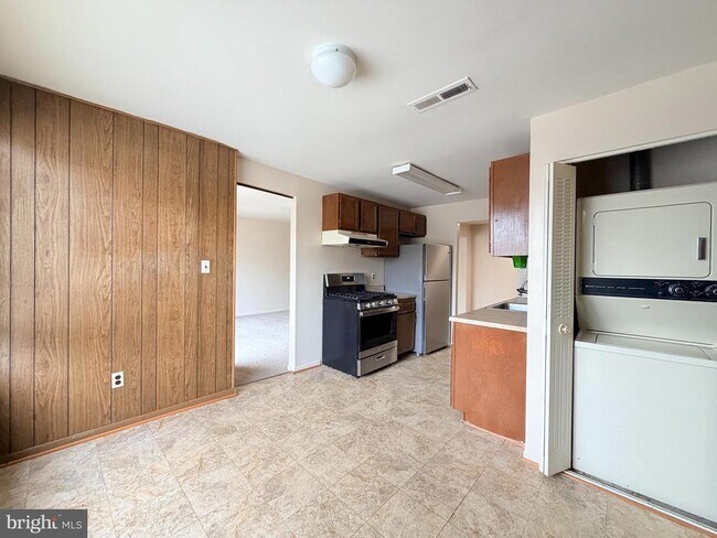 Foto del edificio - 8717 Hayshed Ln