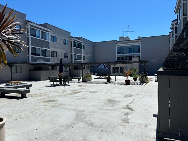 Foto del edificio - 240 N Bayshore Blvd
