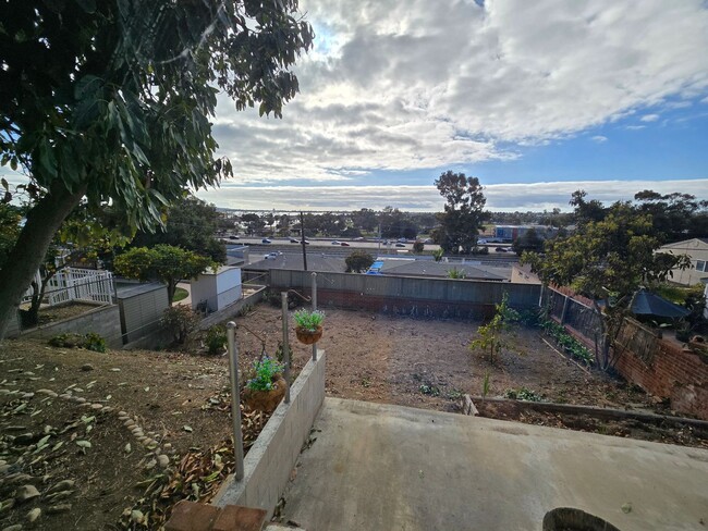 Building Photo - 2bd 1ba Bayho Home