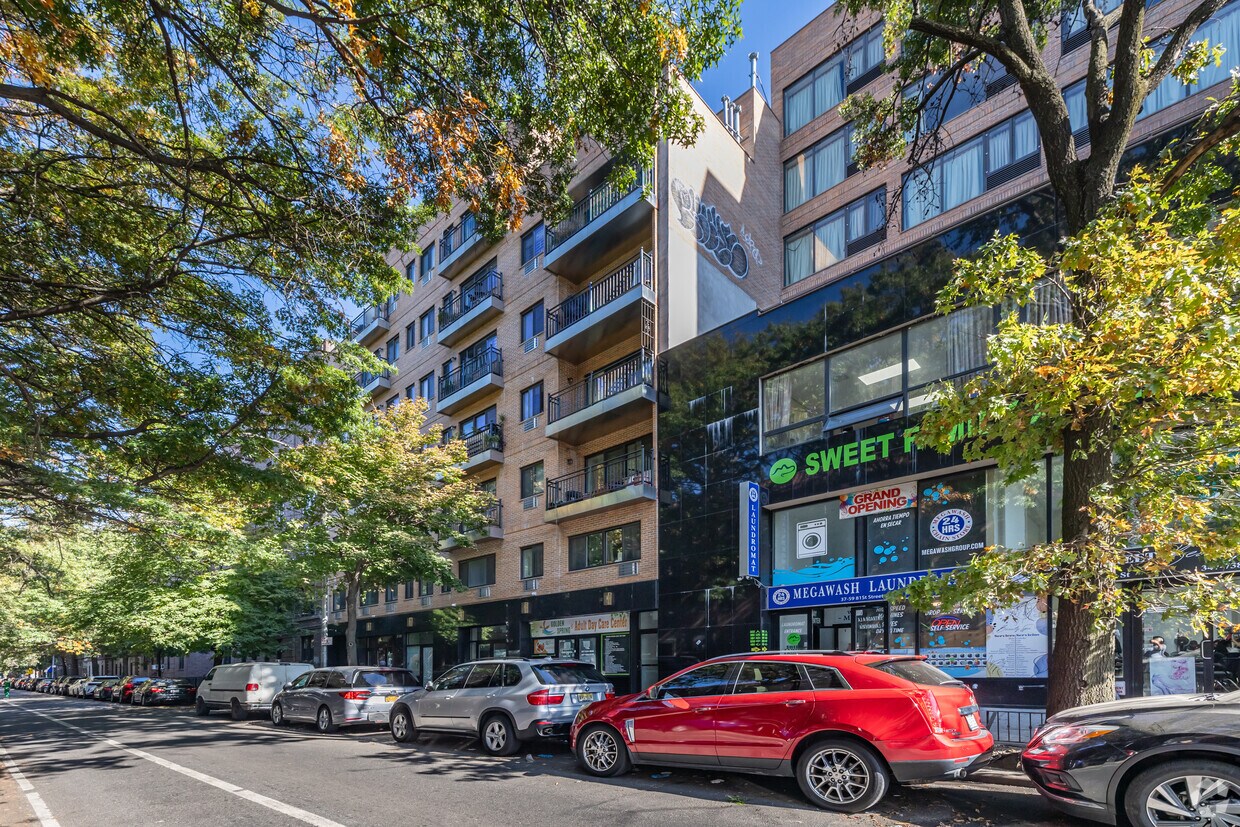 Foto del edificio - 37-49 81st St
