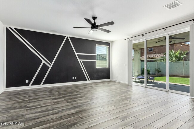 Foto del edificio - 2249 W Betty Elyse Ln
