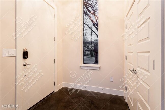 Building Photo - 1404 Cometa St