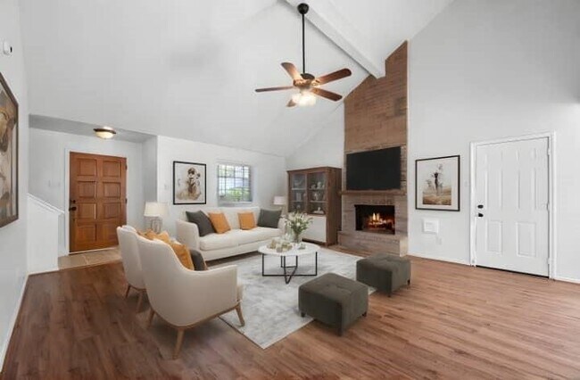 Foto del edificio - 16311 Salinas Ln