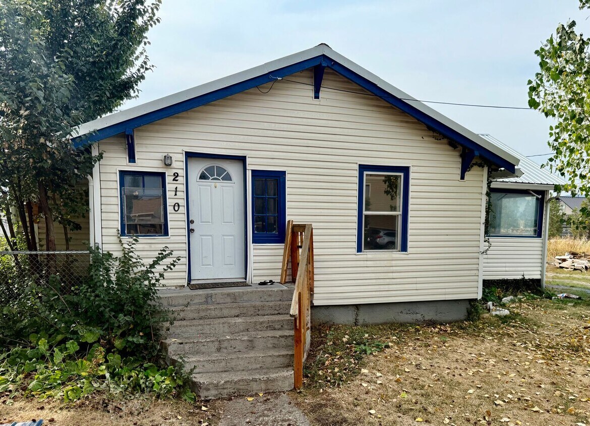 Primary Photo - 210 18th St