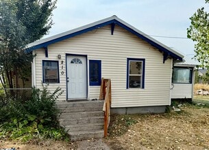 Building Photo - 210 18th St