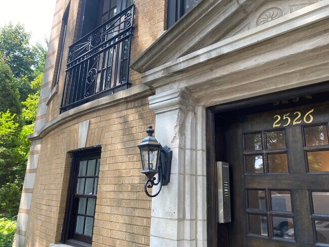Building Photo - 2526 Jackson Ave