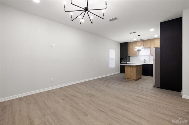 Foto del edificio - 18 Larkspur Ave