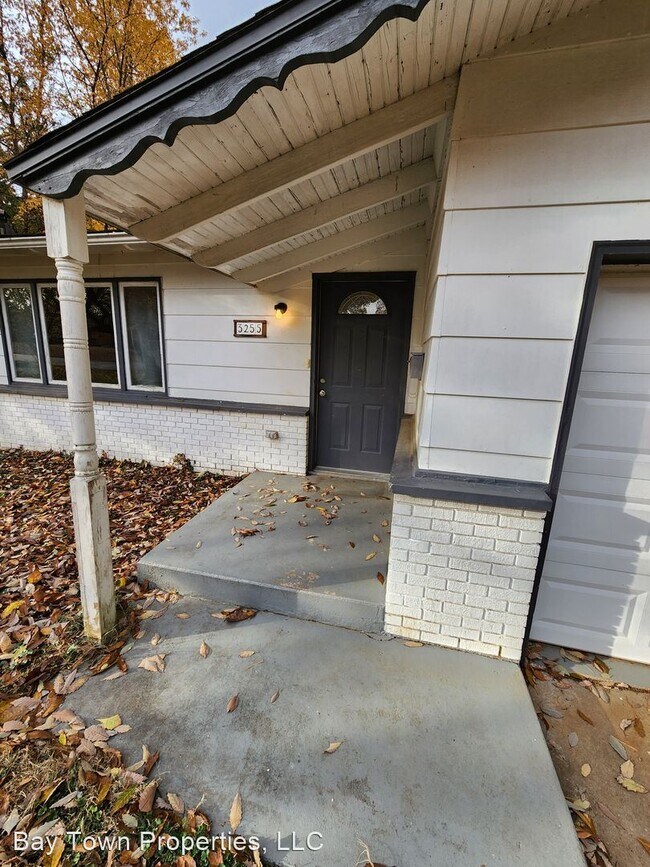 Building Photo - 3 br, 1.5 bath House - 3255 S Dayton Ave