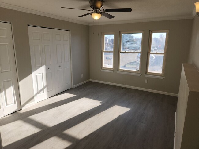 Building Photo - Updated home on Cul De Sac!