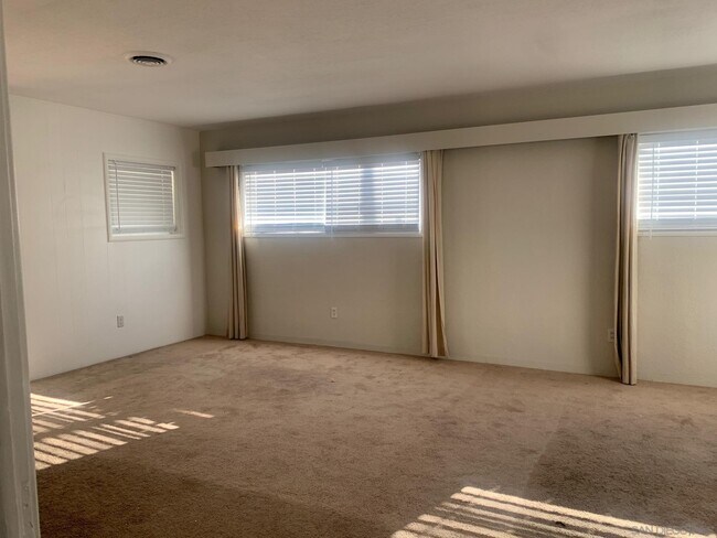 Building Photo - 625 10th St