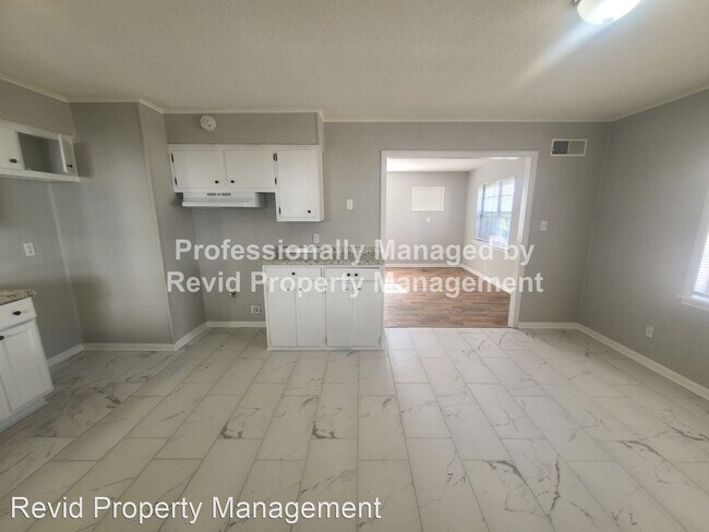 Building Photo - 3 br, 2 bath House - 3128 Sinclair