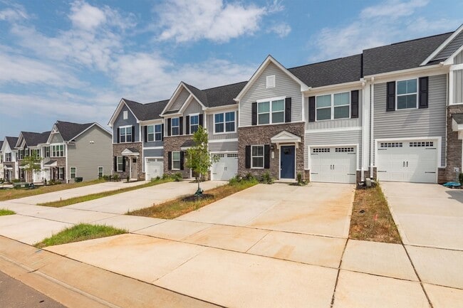 Building Photo - 644 Pasture Ridge Rd
