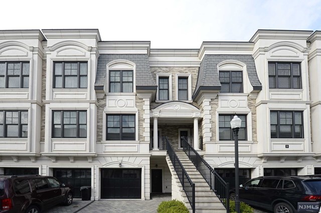 Building Photo - 15 Marquis Ct