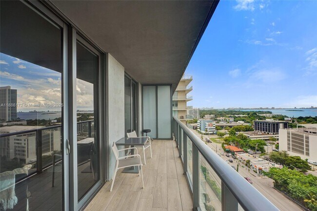 Building Photo - 121 NE 34th St