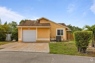 Building Photo - 11041 SW 11th Ct