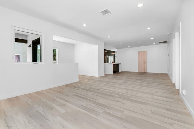 Foto del edificio - 2611 S Bentley Ave