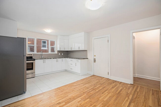 Building Photo - 340 Tillbury Ave