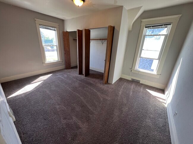 Building Photo - 825 Grove St