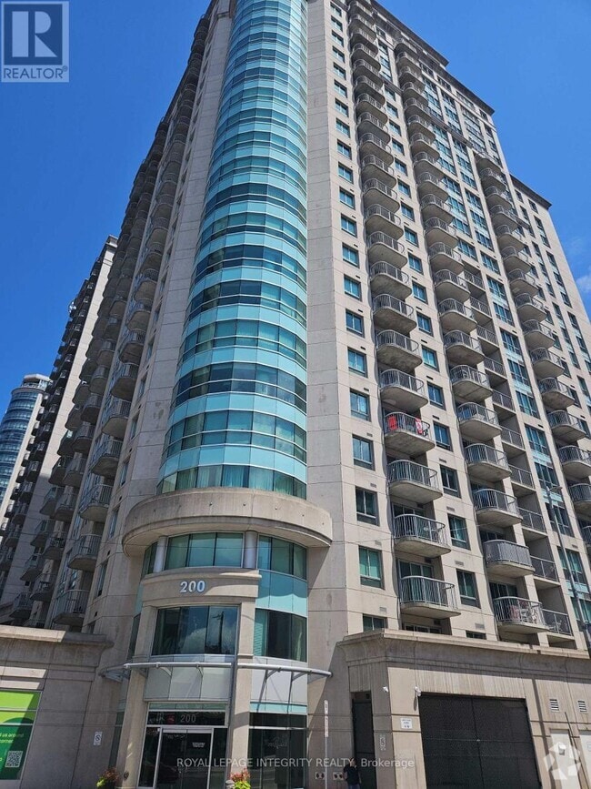 Building Photo - 1701-200-200 Rideau St
