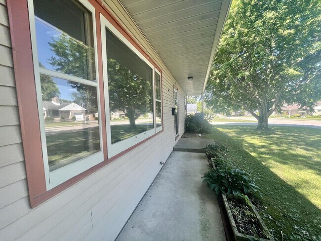 Foto del edificio - 1822 E 2nd St