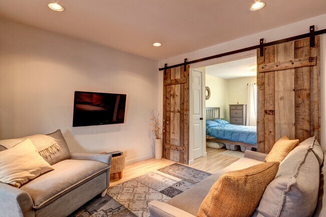 Foto del edificio - Downtown Breckenridge One Bedroom! Furnished,  Great natural light! 2parking spots!  Best Location