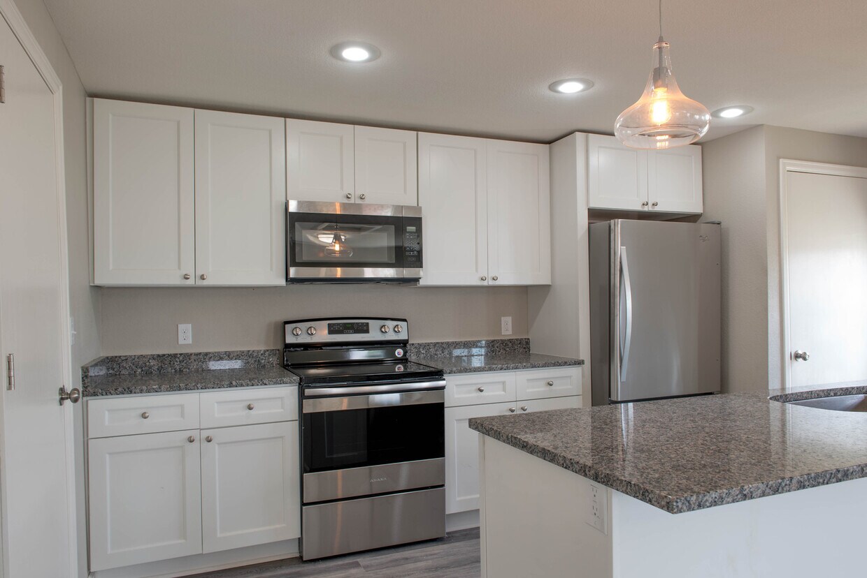 Foto principal - Remodeled house, yard, Granite, Stainless ...