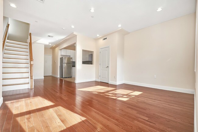 Building Photo - 258 W 135th St