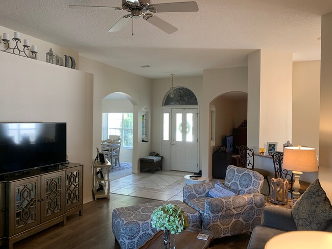 sala de estar - 10 Tanglewood Ct