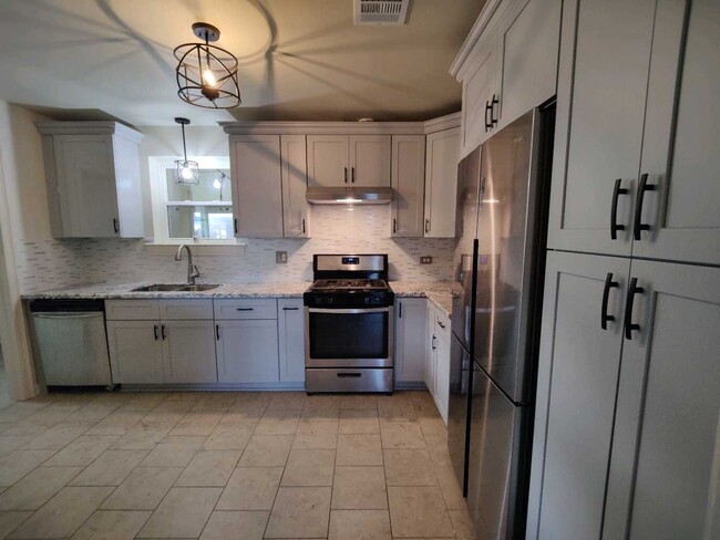 Main Kitchen - 501 Highland Dr
