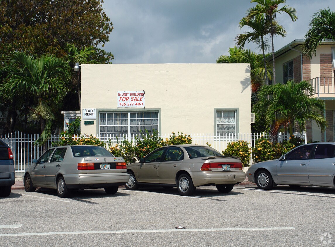 Foto del edificio - 7315 Byron Ave