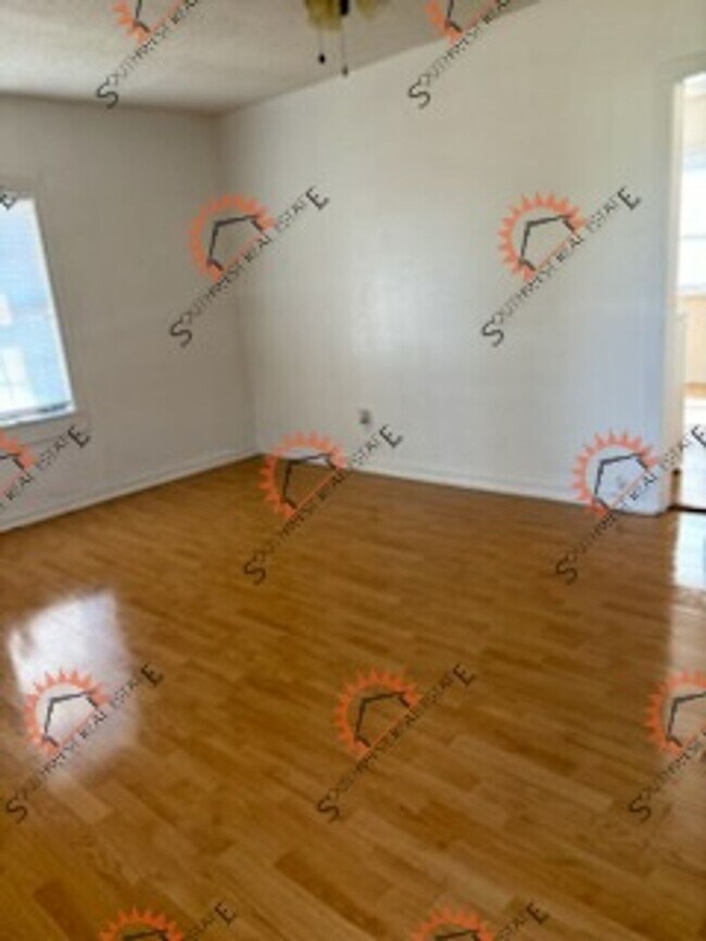 Building Photo - Recently updated 1 bedroom, 1 bathroom, In...